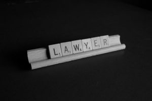 Adwokat czy radca prawny - co lepsze? Kogo wybrać w naszej sprawie?